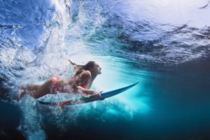 surf-woman-duckdive