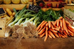 vegetables-leeks-carrots-market-food